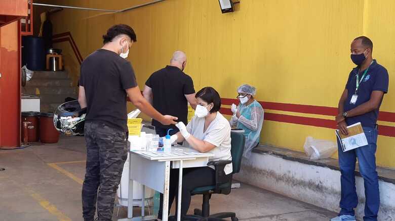 Teste rápido do Drive-thru do Corpo de Bombeiros