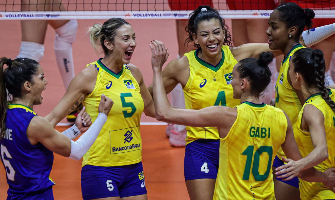 Seleção brasileira feminina de vôlei derrota Turquia pela Liga das