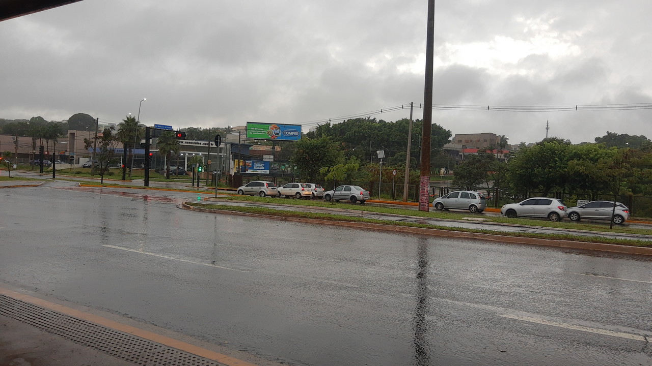 Dia amanhece garoando e previsão é de chuva na maioria das cidades do  Estado - Meio Ambiente - Campo Grande News