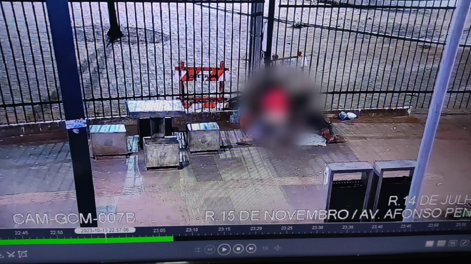 JD1TV: Câmeras flagraram morador de rua estuprando mulher na Praça Ary  Coelho - JD1 Notícias