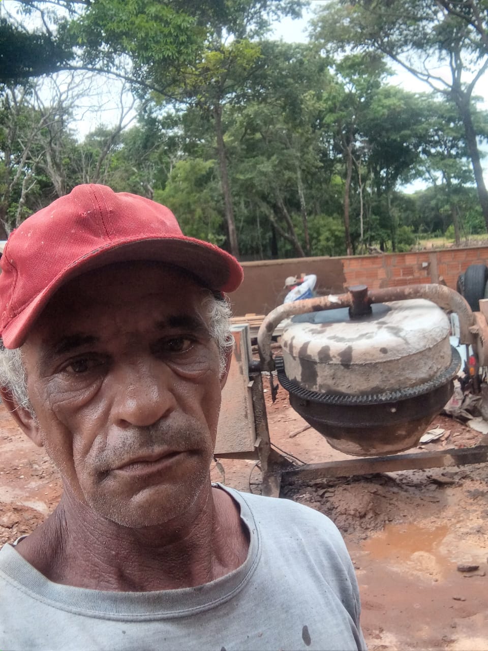 Gerson está há duas semanas trabalhando na chácara