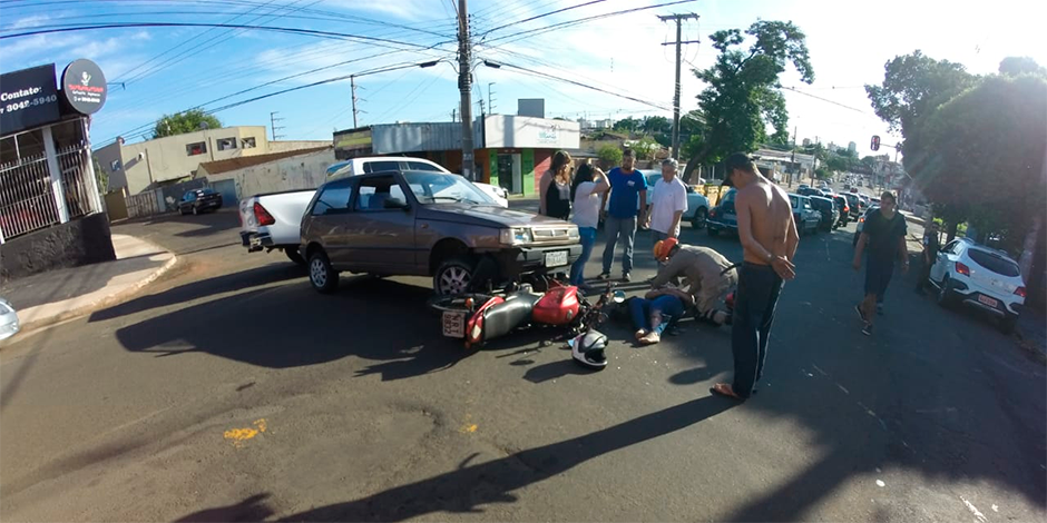 Adolescente sofre acidente de moto em Vicinal Iacri/ Bastos